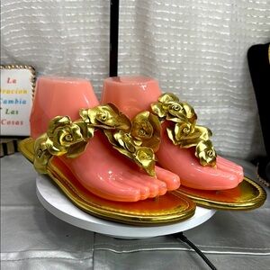 (T5) Jessica Simpson Women's Ginima Floral Slip-On Flat Sandals, Gold, 8.5 M